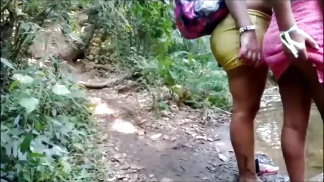 Vieja mami despierta adolescente para sexo lésbico xxx infiel por dinero