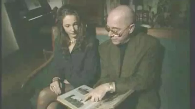 Nena de ébano tetona follando a dinero xxx sí misma con su consolador