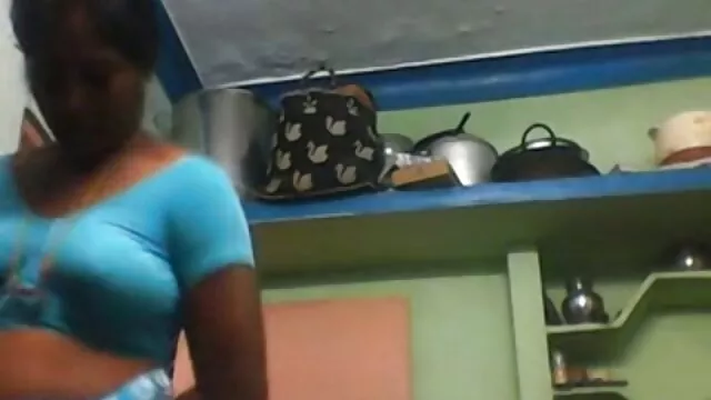 La caliente pequeña Goldie Rush es embestida dinero xxx