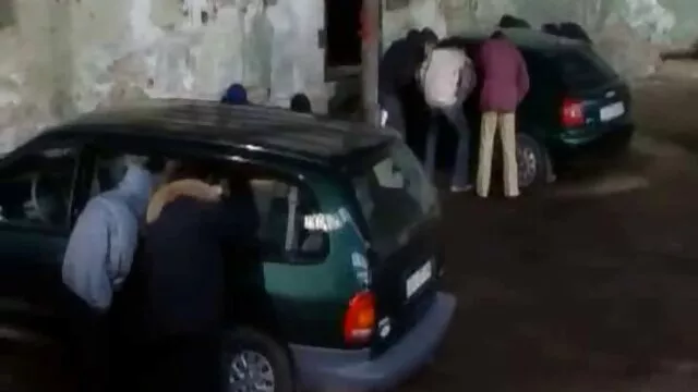 Joven autoestopista tetona obtiene mucho más que un viaje sexo x plata gratis