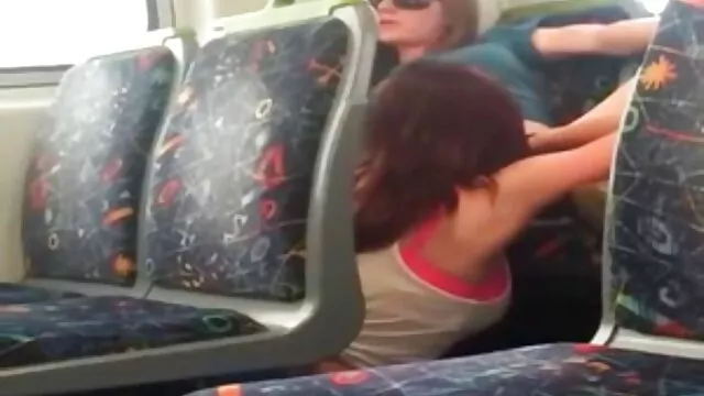 Lisa sexo a cambio por dinero masturbándose