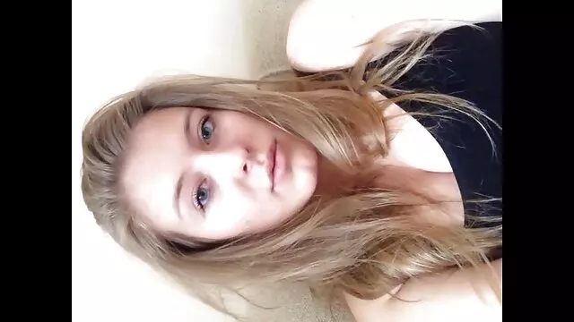 Rubia caliente soxo por dinero seduce a chico