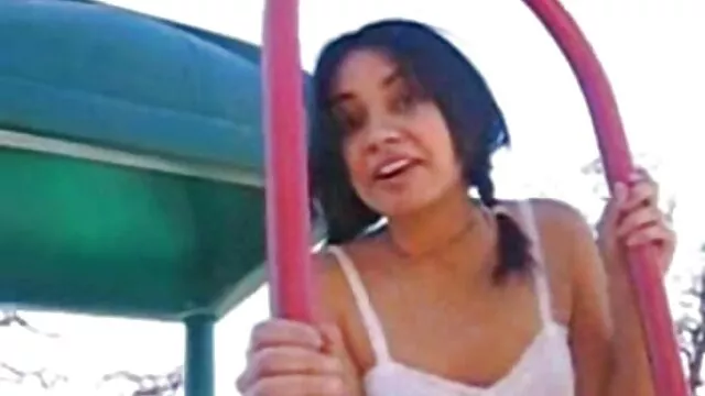 LA PUTA SE MASTURBA Y FOLLA SU PROPIO CULO follando delante del marido por dinero
