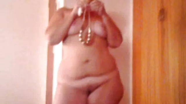 Cam Princess Its Cleo obtiene su culo apretado relleno sexo por dinero sirvientas con una polla