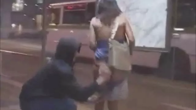 Agente público Florane Russell follada en el coche y corrida sexo por dinero 18 años en las tetas