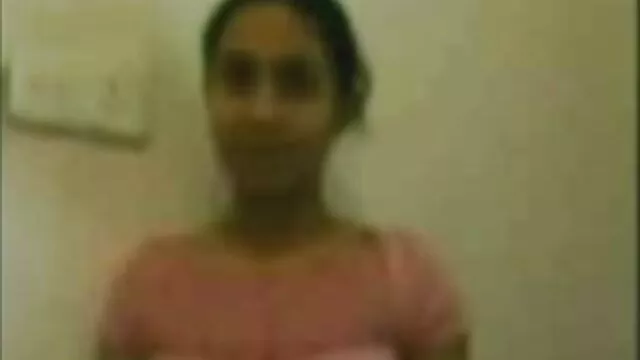 Adolescente de fantasía entintada hace garganta profunda y cabalga una sexo por dinero 18 años polla