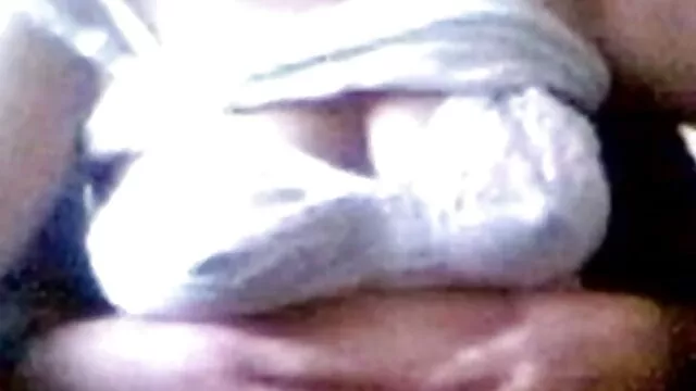 Morena pálida xxx por dinero en español gordita cameltoe coño culo tetas caídas pechos