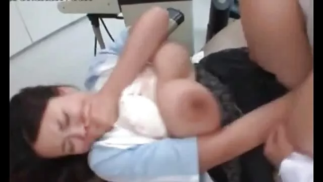 Kanako Kimura ofrece mamada en dos pollas grandes sexo por dinero xxx en español